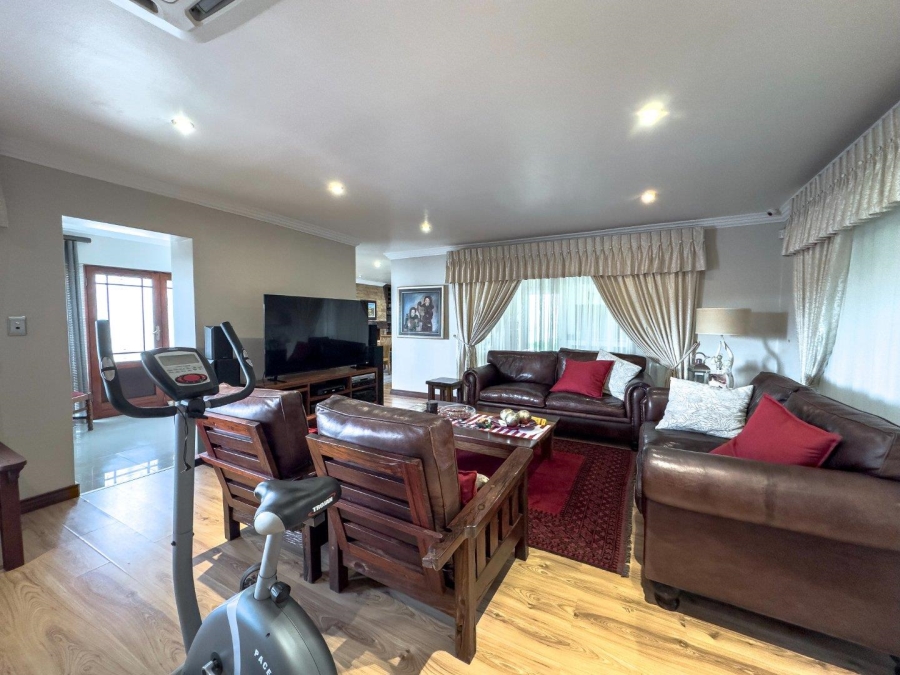 To Let 3 Bedroom Property for Rent in Van Riebeeckshof Western Cape